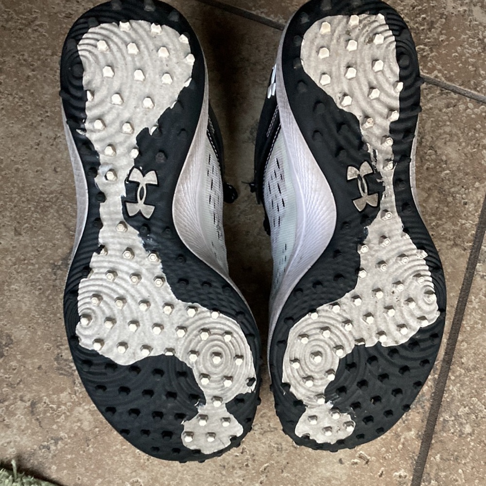 Under Armour 7.5 Mens Baseball Shoes Cleats White Black Grey Nice Condition - Picture 2 of 7